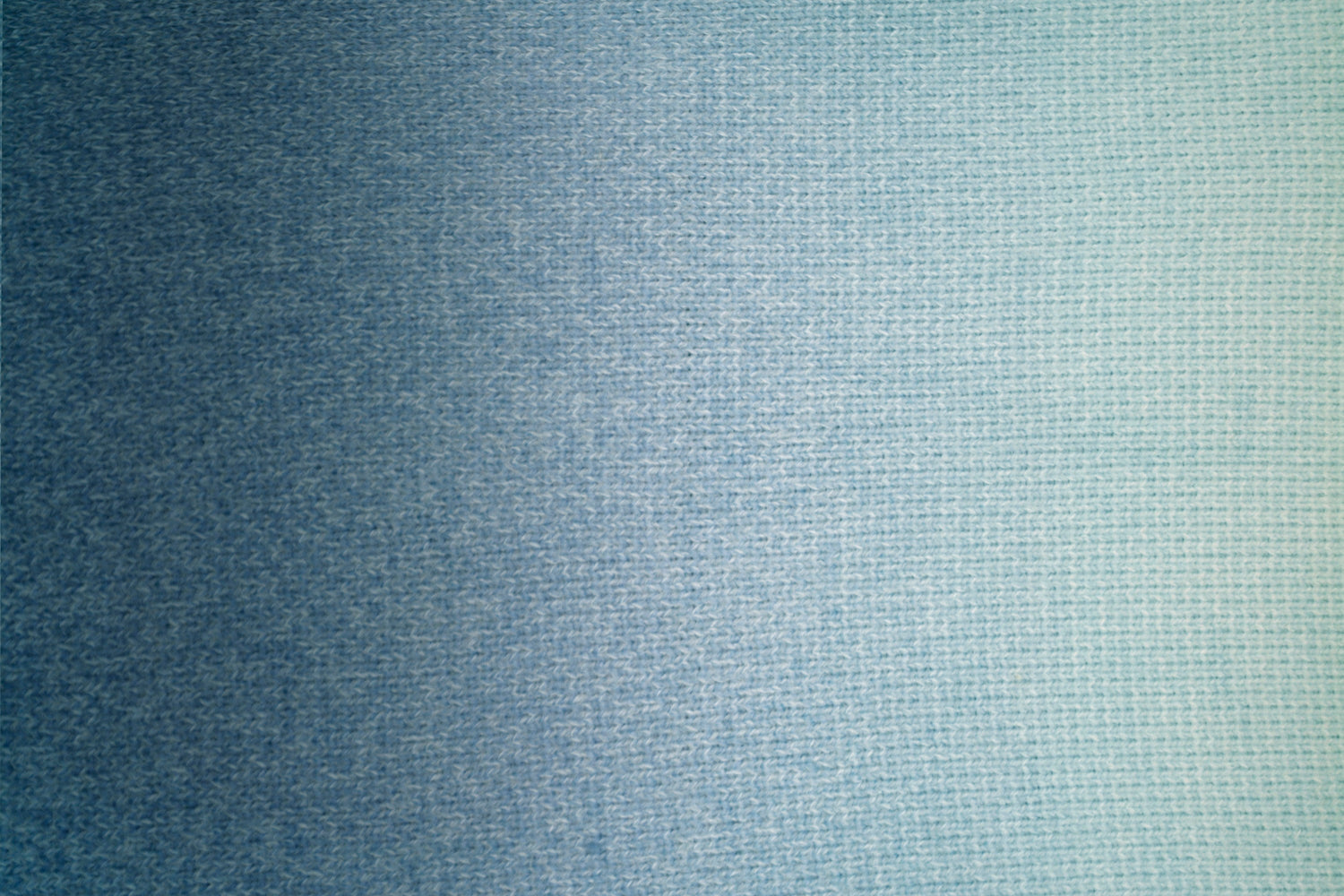 Círculo Marfim - Soft Gradient Yarn with Cashmere Touch (200g)